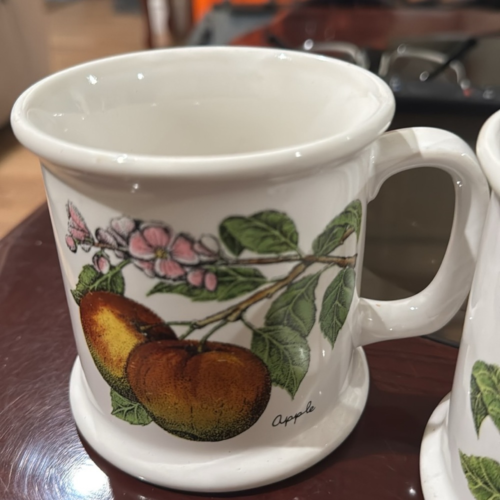 Vintage set of mugs see picture in other platform
They are being run for a deal - Picture 3 of 6